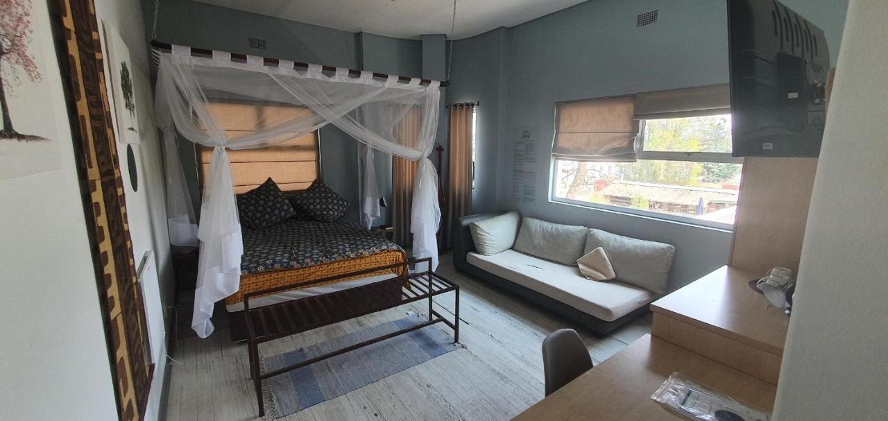 Vondelhof Guesthouse Windhoek Dış mekan fotoğraf